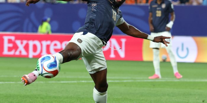 alt NO SE BAJA LA TRI: ecuatoriano Valencia sostiene la ilusión de Ecuador en el Mundial