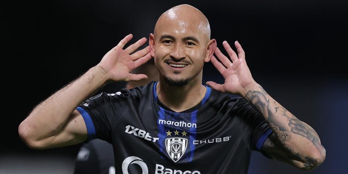 Carlos González, de Independiente del Valle, celebra un gol en un partido de la fase de grupos de la Copa Libertadores entre Independiente del Valle y Universidad Central en el estadio Banco Guayaquil en Quito (Ecuador). EFE/José Jacomé