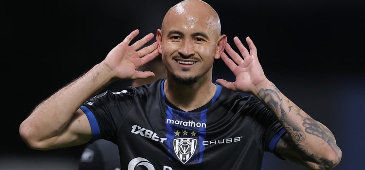 Carlos González, de Independiente del Valle, celebra un gol en un partido de la fase de grupos de la Copa Libertadores entre Independiente del Valle y Universidad Central en el estadio Banco Guayaquil en Quito (Ecuador). EFE/José Jacomé