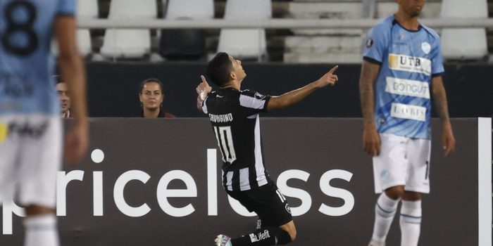 alt Botafogo gana con gol del venezolano Savarino, desbanca a Flamengo y asume la cima del fútbol en Brasil