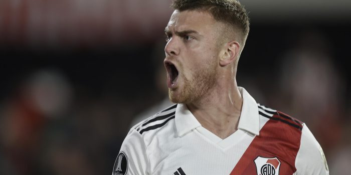 Fotografía de Juan I. Roncoroni, en la que puede verse en una imagen de archivo del 7 de junio de 2023 al futbolista Lucas Beltrán cuando jugaba en el River Plate argentino. EFE