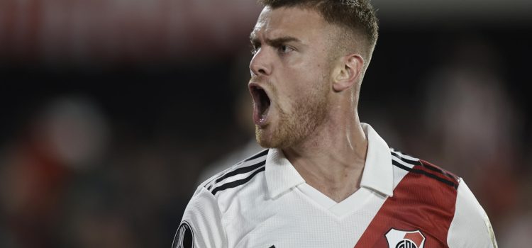 Fotografía de Juan I. Roncoroni, en la que puede verse en una imagen de archivo del 7 de junio de 2023 al futbolista Lucas Beltrán cuando jugaba en el River Plate argentino. EFE