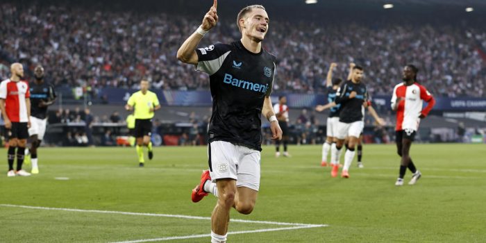 El jugador alemán Florian Wirtz, del Bayer 04 Leverkusen, celebra el 1-0 durante el partido de la UEFA Champions League que han jugado Feyenoord Rotterdam y Bayer 04 Leverkusen en el Feyenoord Stadion de Kuip en Rotterdam, Países Bajos. EFE/EPA/MAURICE VAN STEEN