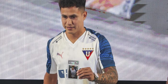 El centrocampista peruano Jesús Pretel es presentado este miércoles como nuevo refuerzo de Liga de Quito para la temporada 2026. EFE/ José Jácome