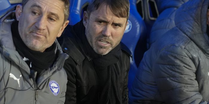 El entrenador del Alavés, Eduardo Coudet (d), durante el partido disputado por su equipo el pasado 25 de enero. EFE/L. Rico