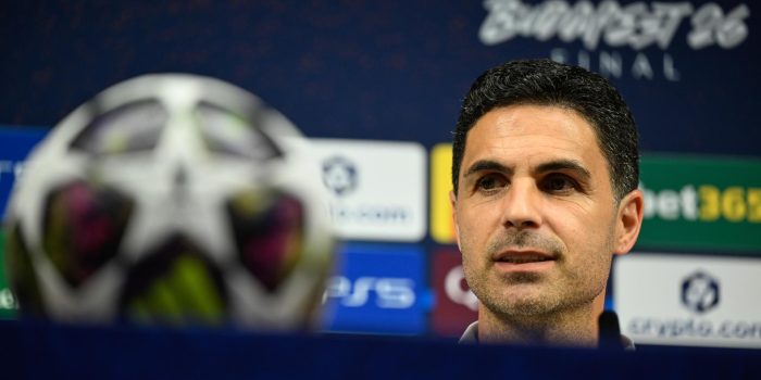 El entrenador del Arsenal Mikel Arteta durante la rueda de prensa previa a la final de la Liga de Campeones contra el París Saint Germain en Budapets. EFE/EPA/INA FASSBENDER / POOL