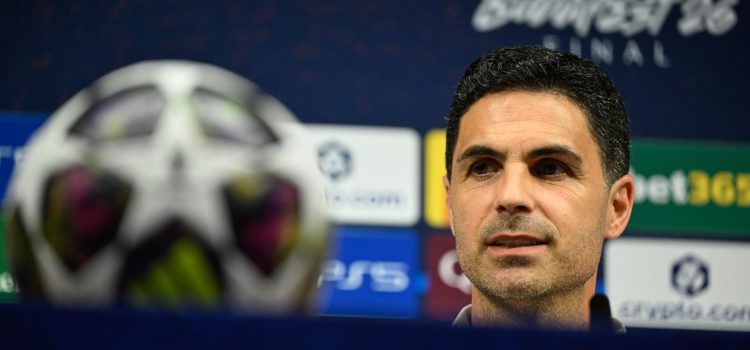 El entrenador del Arsenal Mikel Arteta durante la rueda de prensa previa a la final de la Liga de Campeones contra el París Saint Germain en Budapets. EFE/EPA/INA FASSBENDER / POOL