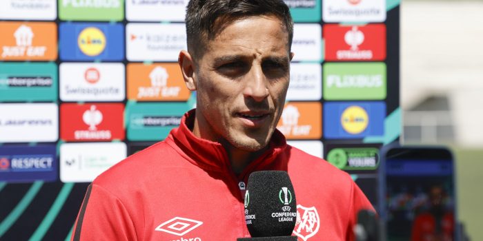 El centrocampista del Rayo Vallecano Oscar Trejo durante el día de medios del club, el pasado 20 de mayo, con vistas a la final de la Liga Conferencia, que juega el 27 de mayo contra el Crystal Palace en Leipzig. EFE/Zipi