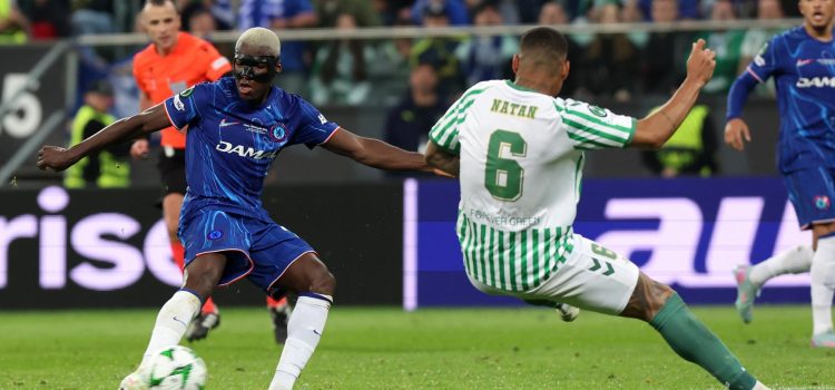 El medio ecuatoriano Moises Caicedo sentencia la final la final de la Liga de Conferencia que disputaron Chelsea y Betis en el Tarczynski Arena de BresláviaEFE/EPA/Pawel Jaskolka POLAND OUT