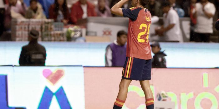 Pedri celebra su gol, el segundo de España frente a Perú, en el amistoso previo al Mundial de Fútbol 2026 disputado en el estadio Cuauhtémoc en Puebla (México). EFE/ Alex Cruz