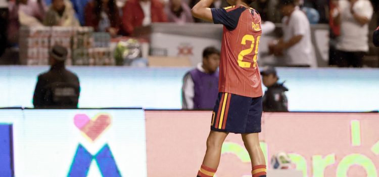 Pedri celebra su gol, el segundo de España frente a Perú, en el amistoso previo al Mundial de Fútbol 2026 disputado en el estadio Cuauhtémoc en Puebla (México). EFE/ Alex Cruz