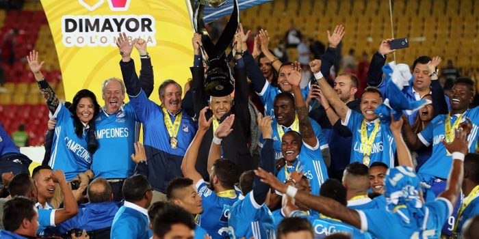 Imagen de archivo de el en ese entonces el director técnico de Millonarios Miguel Ángel Russo (c). EFE/MAURICIO DUEÑAS CASTAÑEDA