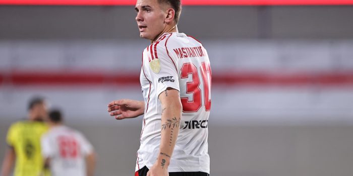 Fotografía de Juan Ignacio Roncoroni, en la que puede verse en una imagen de archivo del 9 de abril de 2025 al argentino Franco Mastantuono, cuando era futbolista del River Plate de su país. EFE