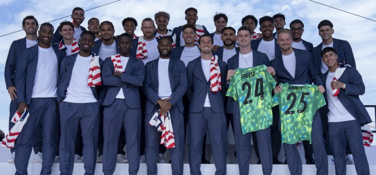 Los jugadores de la selección masculina de fútbol de Estados Unidos posan durante el anuncio de la lista oficial de jugadores convocados para el Mundial 2026 el pasado 26 de mayo, en Nueva York (Estados Unidos). Christian Pulisic, atacante del AC Milan, y Weston McKennie, centrocampista de la Juventus de Turín, encabezan la lista de una Estados Unidos dirigida por Mauricio Pochettino que disputará el Mundial 2026 como coanfitriona junto con México y Canadá entre el 11 de junio y el 19 de julio. EFE/ Ángel Colmenares