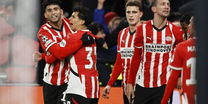 alt El PSV remonta en siete minutos épicos