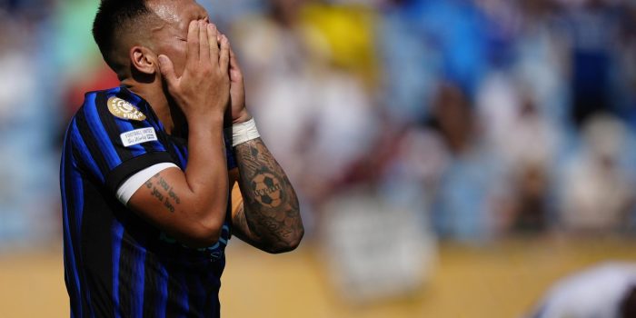 Lautaro Martínez del Inter Milan reacciona ante Fluminense. EFE/JACOB KUPFERMAN