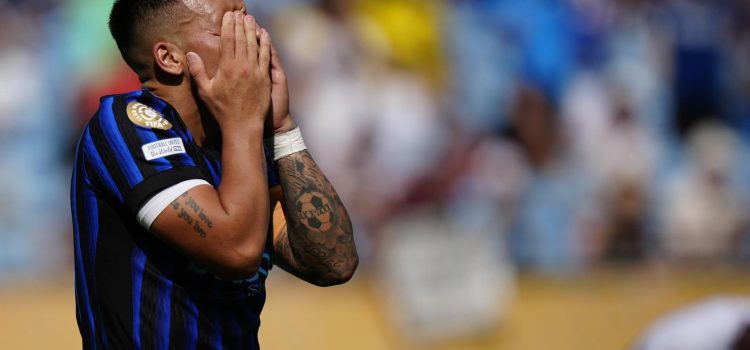 Lautaro Martínez del Inter Milan reacciona ante Fluminense. EFE/JACOB KUPFERMAN