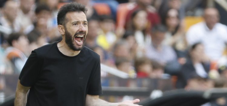 Carlos Corberán, entrenador del Valencia. EFE/Ana Escobar