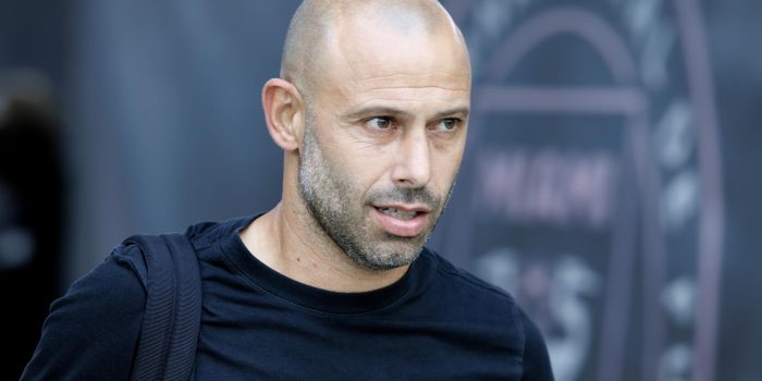El entrenador del Inter Miami's Javier Mascherano celebró este sábado la conquista de la Coferencia Este de la MLS en el Chase Stadium de Fort Lauderdale (Florida), pero advirtió que el objetivo mayor es el título de la Liga, que se disputará el 6 de diciembre. EFE/EPA/Cristobal Herrera Ulashkevich