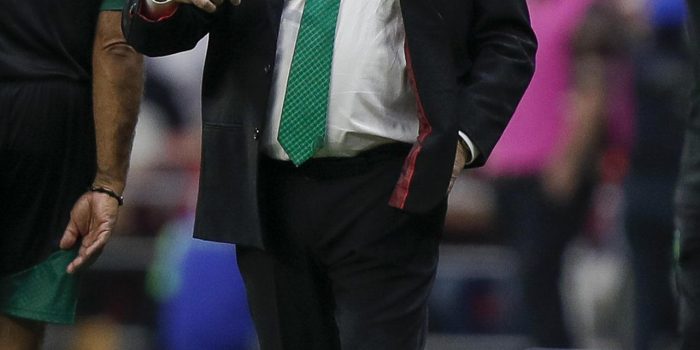 Fotografía de archivo donde aparece el entrenador mexicano Miguel Herrera. EFE/ Isaac Esquivel