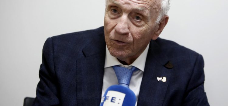 Foto de archvo del El exfutbolista del Real Madrid y exseleccionador de España José Emilio Santamaría. EFE/ Alejandro Prieto