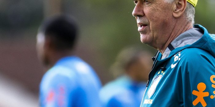 El entrenador de Brasil, el italiano Carlo Ancelotti, durante un entrenamiento en la Granja Comary el viernes, en Teresópolis (Brasil). EFE/ Antonio Lacerda