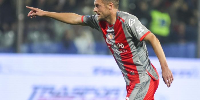 Jamie Vardy, del US Cremonese, celebra su primer gol en Italia durante el partido que han jugado US Cremonese y Atalanta BC en Cremona, Italia. EFE/EPA/Davide Casentini