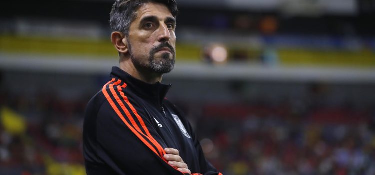 alt El serbio Paunovic lamenta no tener delanteros para enfrentar al colombiano James