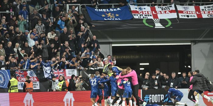 Los jugadores del Chelsea celebran un durante el encuentro correspondiente a la final de la Liga de Conferencia que disputan hoy miércoles Chelsea y Betis en el Tarczynski Arena de Breslávia EFE/EPA/Pawel Jaskolk