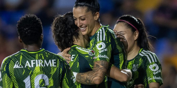 Jennifer Hermoso (c) de Tigres femenil celebra un gol durante un partido celebrado en el estadio Universitario de la ciudad de Monterrey (México). Fotografía de archivo. EFE/Miguel Sierra.