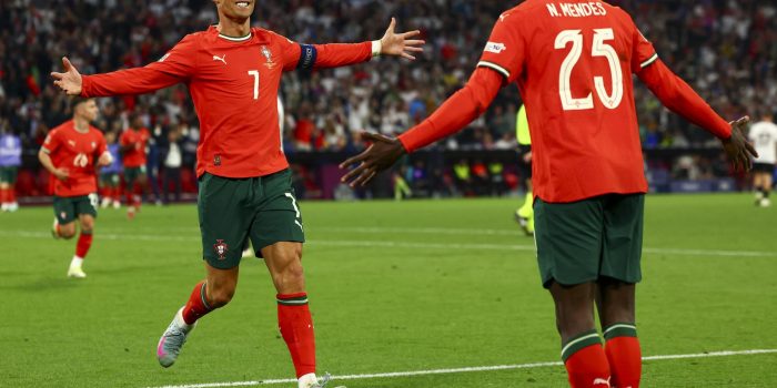Cristiano Ronaldo celrba el 1-2 durante la primera semifinal de la Liga de Naciones entre Alemania y Portugal en el Allianz Arean de Múnich, Alemana. EFE/EPA/ANNA SZILAGYI