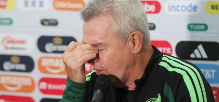 El seleccionador de México, Javier Aguirre, habló este sábado con periodistas a propósito del partido amistoso con el equipo de Bolivia en Santa Cruz. EFE/ Juan Carlos Torrejón