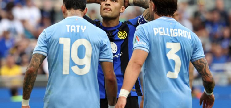 El jugador del Inter Milan Lautaro Martinez (c) se lamenta en el Giuseppe Meazza en Milan,Italia. EFE/EPA/MATTEO BAZZI