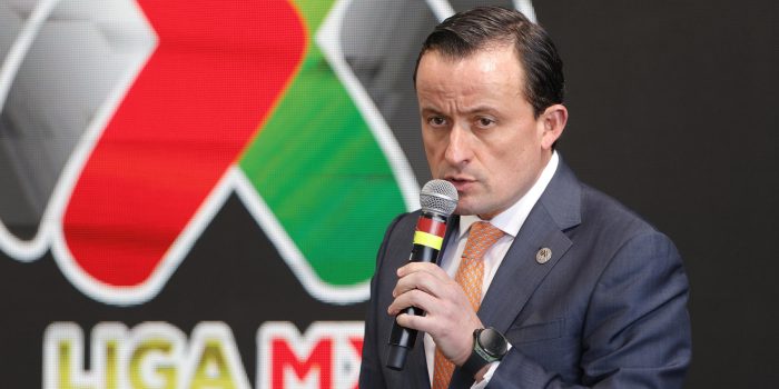 El presidente de la liga mexicana, Mikel Arriola, habla durante una rueda de prensa. Imagen de archivo. EFE/ Felipe Gutiérrez