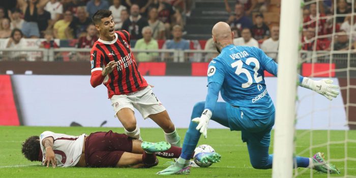 Milan (Italy), 17/08/2024.- Con un gol en el minuto 89, el español Álvaro Morata, suplente en su debut, reanimó al Milan ante el Torino y comandó la remontada que materializó el suizo Noah Okafor en el tiempo añadido ante el Torino (2-2), que con el colombiano Duvan Zapata como líder se colocó con una ventaja de dos goles.
EFE/EPA/MATTEO BAZZI