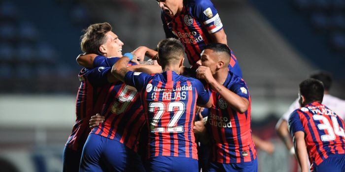 San Lorenzo de Almagro se impuso 1-3 en su visita a Atlético Tucumán, en desarrollo de la jornada 10 de torneo de primera división del fútbol en Argentina. En la imagen un registro de archivo de otra de las celebraciones del San Lorenzo. EFE/Ronaldo Schmidt/Pool