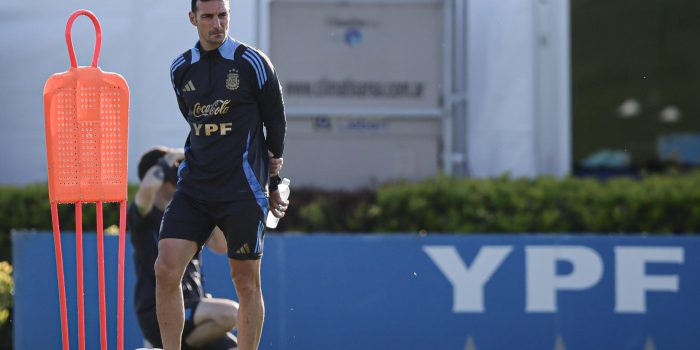 Fotografía de Luciano González, en la que puede verse en una imagen de archivo del 18 de marzo de 2025 al seleccionador de fútbol de Argentina, Lionel Scaloni. EFE