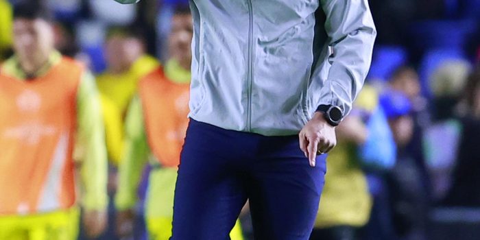 El entrenador de América André Jardine reacciona durante un partido de los octavos de final de la Copa de Campeones Concacaf entre América y Philadelphia en el estadio Ciudad de los Deportes, en Ciudad de México (México). Imagen de archivo. EFE/Sáshenka Gutiérrez