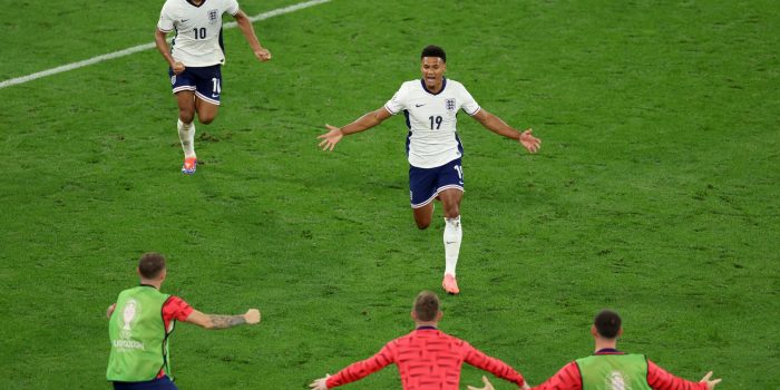 alt Watkins e Inglaterra desafían a España