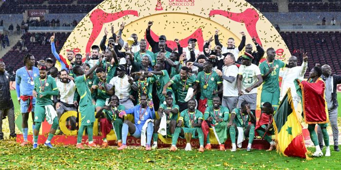 Los jugadores de Senegal celebran en título en Rabat, Marruecos. EFE/EPA/JALAL MORCHIDI