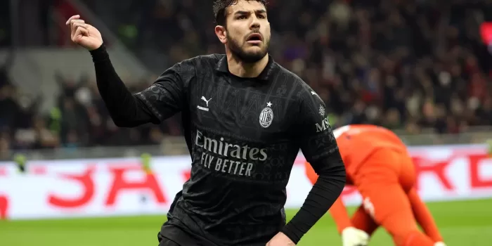 alt 1-0. Theo ahonda en la interminable crisis del Nápoles