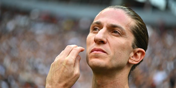 El exfutbolista y entrenador brasileño Filipe Luís se despidió este martes del club Flamengo, que ha elegido en su lugar al portugués Leonardo Jardim. EFE/ANDRÉ BORGES