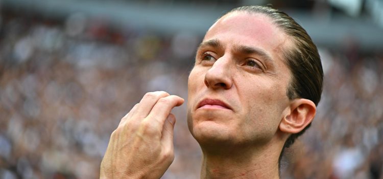 El exfutbolista y entrenador brasileño Filipe Luís se despidió este martes del club Flamengo, que ha elegido en su lugar al portugués Leonardo Jardim. EFE/ANDRÉ BORGES