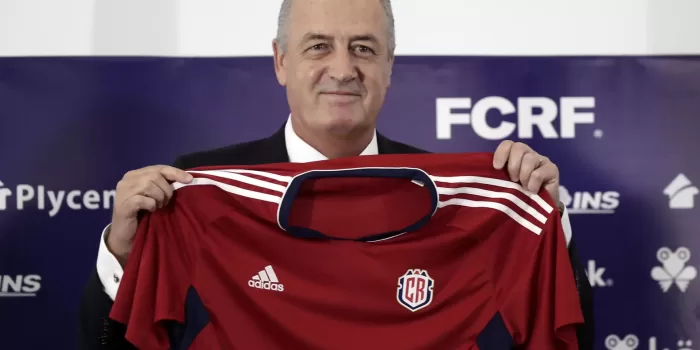 alt El argentino Gustavo Alfaro obtiene su permiso laboral como seleccionador de Costa Rica