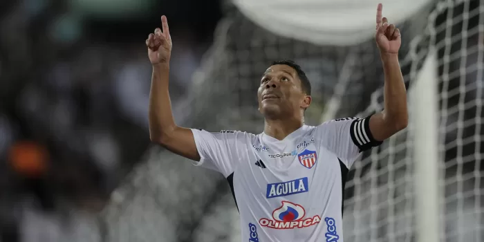 alt 1-3. Junior asalta el Nilton Santos de Río con un doblete de Carlos Bacca