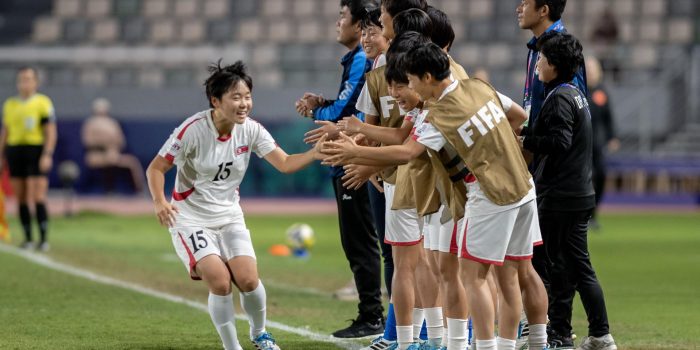 La jugadorea coreana Won-Sim Kim (I) celebra e 1-0 durante la final del Mundial sub 17 en Marruecos.EFE/EPA/JALAL MORCHIDI