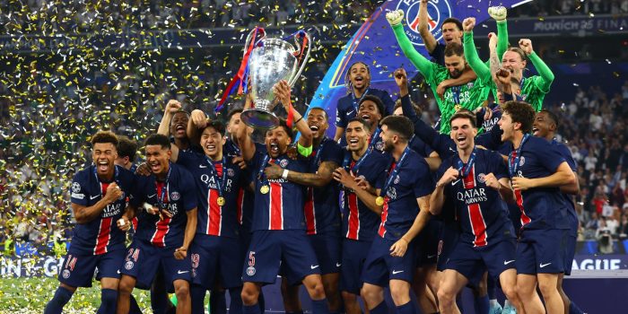 Jugadores del PSG celebran la conquista de la primera Liga de Campeones del club. EFE/EPA/ANNA SZILAGYI