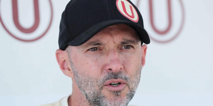 El técnico español Javier Rabanal habla en una entrevista con EFE en Lima (Perú). EFE/ Paolo Aguilar