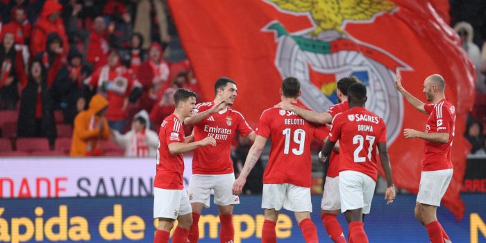 alt El Benfica del colombiano Ríos, se enfrenta a Sporting del uruguayo Arujo por la Supercopa de Portugal