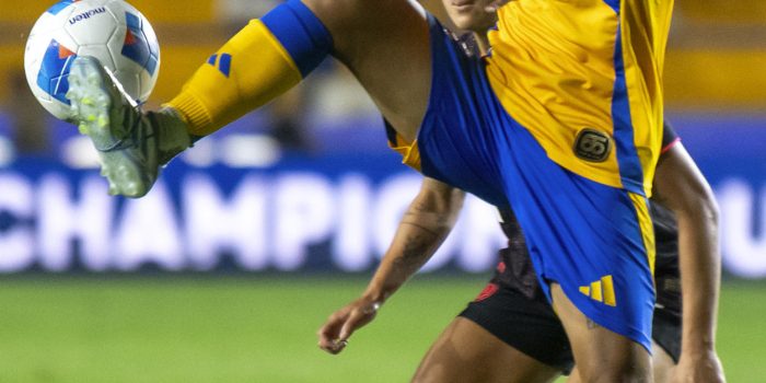 Stephany Mayor de Tigres controla un balón. Imagen de archivo. EFE/ Miguel Sierra